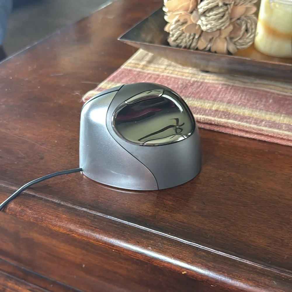 Evoluent VerticalMouse 4 Right-Handed Mouse corded new. No box.